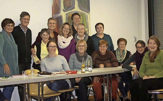Kursteilnehmer in Grenzach-Wyhlen mit ...ftragter Lucia Klein (am Tisch links)   | Foto: ZVG