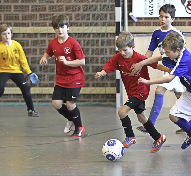 Jugendfuball in Winden: Die D-Juniore...gegen den  SC Gutach-Bleibach (blau).   | Foto: Daniel Fleig