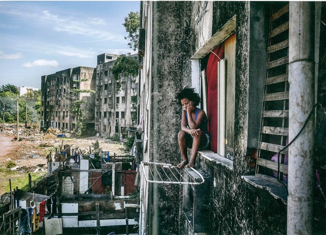 Sie nennen ihre Behausung  Copacabana ...:  Mdchen in der Bauruine  Jambalaya   | Foto: Peter Bauza