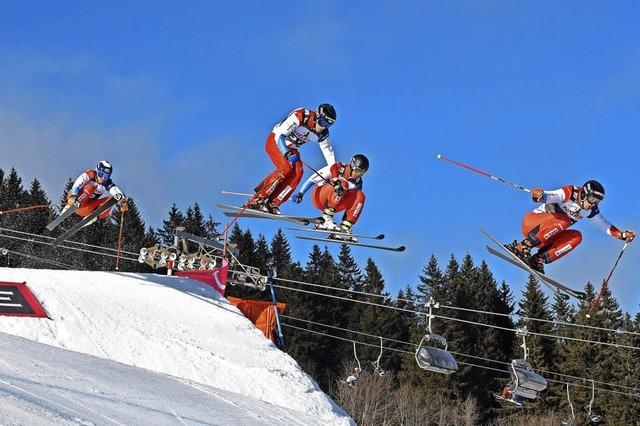 Ski Crosser heben am Feldberg ab