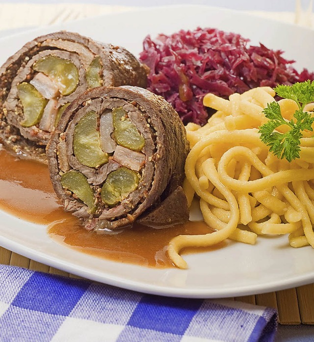 Lecker, lecker: Rindsroulade mit Sptzle und Rotkraut   | Foto: fotolia.com/michael rhrich