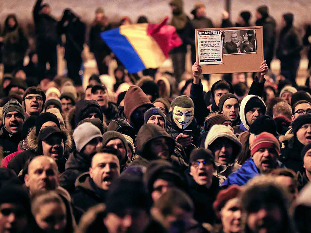 Tausende Menschen protestieren am 29. Januar vor dem Justizministerium in Bukarest