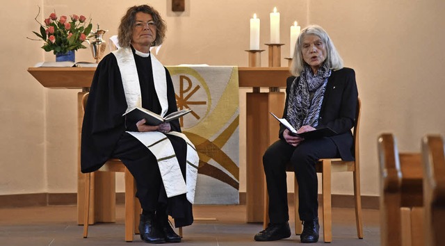 Partnerschaftsgottesdienst in der Frie...arrerin Anette Metz und Irmgard Frank   | Foto: Martin Eckert