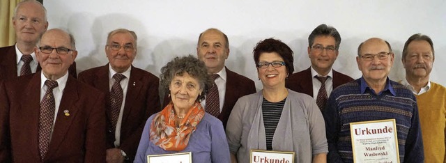 Die fr langjhrige Aktivmitgliedschaf...Helmuth Seiter (von links nach rechts)  | Foto: Silke Hartenstein