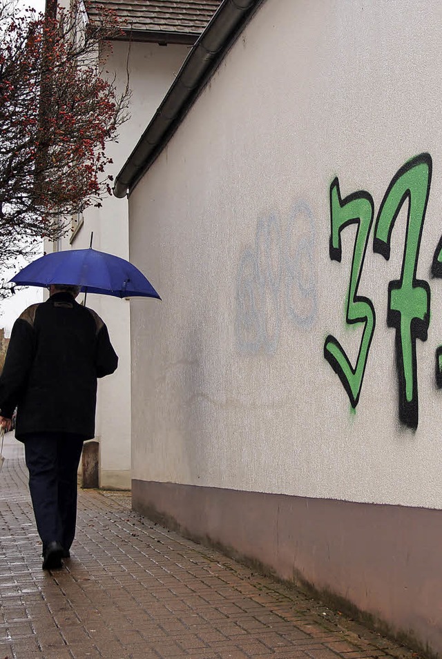 Bis zu 4000 Franken schiet der Kanton frs Entfernen von Graffiti zu.  | Foto: Ehmann