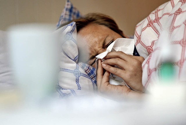Wer die Grippe hat, will meist einfach nur ins Bett.  | Foto: DPA