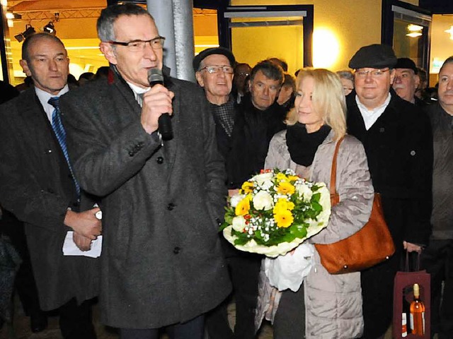 Michael Goby (am Mikrofon) und Ehefrau Barbara am Wahlabend.  | Foto: Markus Zimmermann