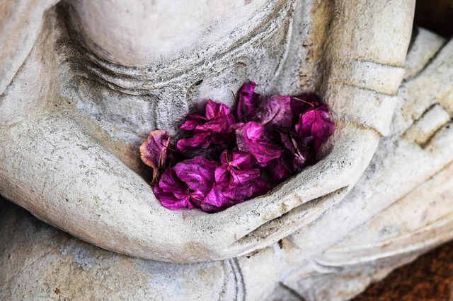 Wie bringt man mehr Buddha in den Alltag?  | Foto: Chris Ensey (Unsplash.com)