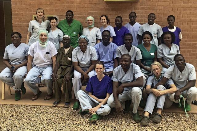 Wie der Chefarzt des Diakoniekrankenhaus ein Krankenhaus in Burkina Faso aufgebaut hat