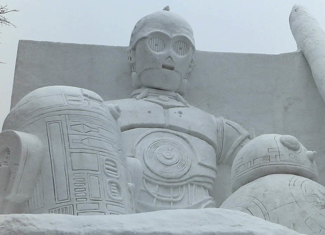 Star Wars-Skulpturen beim Schneefestival in Sapporo   | Foto: dpa