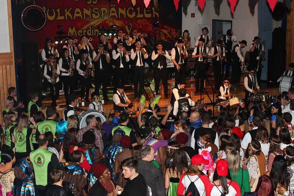 Trugen sogar Krawatten: die Musiker der Guggemusik Oberrimsingen (Foto: Mario Schöneberg) Trugen sogar Krawatten: die Musiker der Guggemusik Oberrimsingen (Foto: Mario Schöneberg)