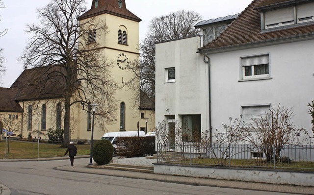 Das Eckgrundstck gegenber der Christ...inderat hlt die Plne fr zu massiv.   | Foto: Barbara Schmidt