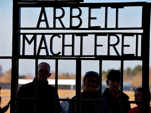 &#8222;Arbeit macht frei&#8220; &#8211...gen Konzentrationslagers Sachsenhausen  | Foto: dpa