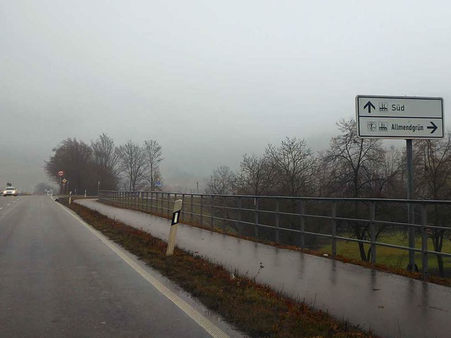 Tatort Radweg: Auf ihrem Heimweg von Z...hrige auf diesem Weg vom Rad gezerrt.  | Foto: Helmut Seller