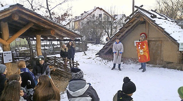 Die Schler lieferten sich eine Schnee...em Freigelnde des Alamannen-Museums.   | Foto: Privat