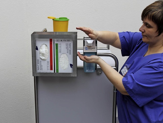Hygienische Hndedesinfektion,  eine wichtige Manahme der Krankenhaushygiene.   | Foto: BDH-Klinik/Thomas Urbach
