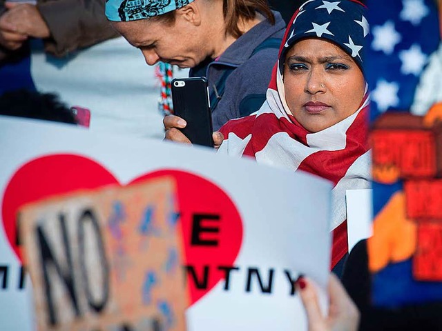 Proteste in New York gegen den sogenan...&#8220;, den Einreisestopp fr Muslime  | Foto: AFP