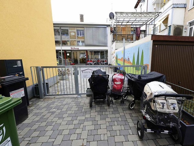 Die Kita St. Anna in Herdern: Parkplt...t nicht gengend Pltze fr die Kinder  | Foto: Ingo Schneider