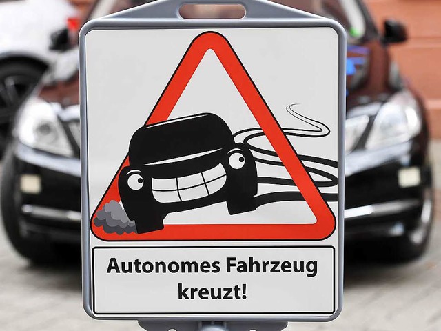 Dieses Schild steht in Karlsruhe, nich...er bei einem hnlichen Projekt warnen.  | Foto: Uli Deck