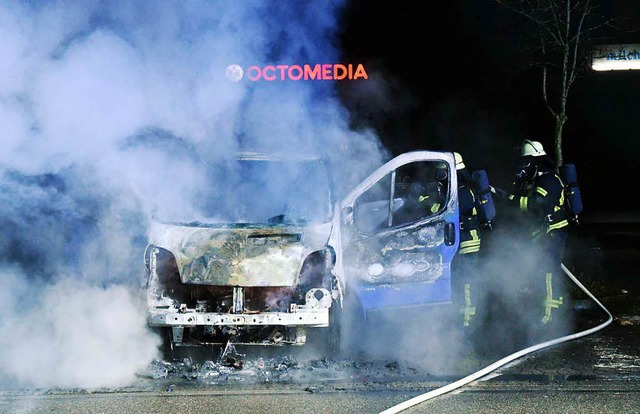 Das ausgebrannte Auto  | Foto: Wolfgang Knstle