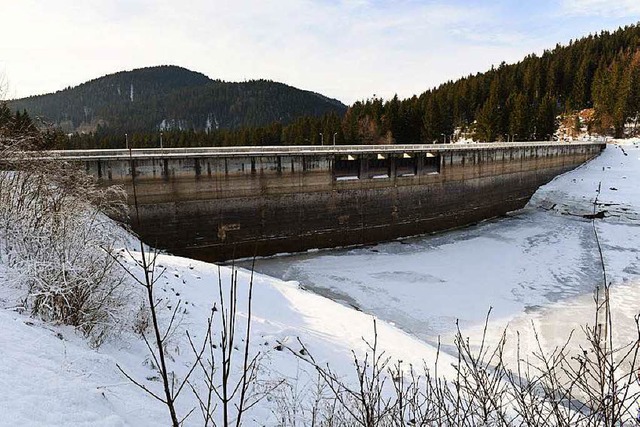 Der Schluchseepegel sank bis auf  etwa...liegt am  Strombedarf an  Frosttagen.   | Foto: Schluchseewerk