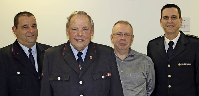 Die Verdienste von Hermann Schpflin (...Kreisbrandmeister Christoph Glaisner.   | Foto: Rolf Rhein