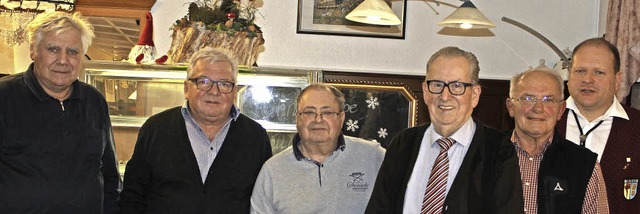 Fr ihre Treue zum MV  Oberhof  geehrt...hger, Gerold Zeiser und  Rolf Schmidle  | Foto: Michelle Gntert