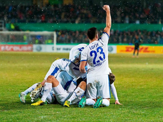 Die Sportfreunde Lotte im Siegestaumel  | Foto: dpa