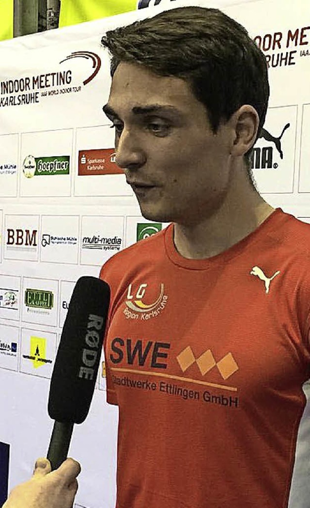 Begehrter Interviewpartner: Christoph ...ch seinem 800-Meter-Lauf in Karlsruhe   | Foto: zvg