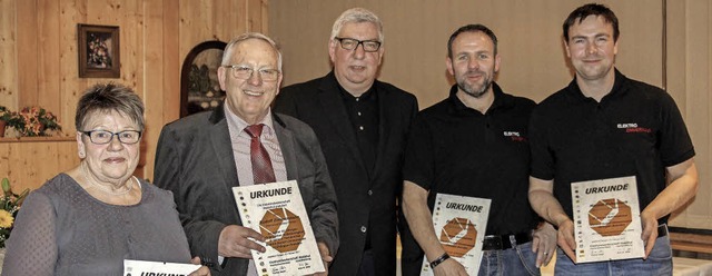 Fr langjhrige Betriebstreue ausgezei...irk Zimmermann und Manuel Kaltenbach.   | Foto: Wilfried Dieckmann