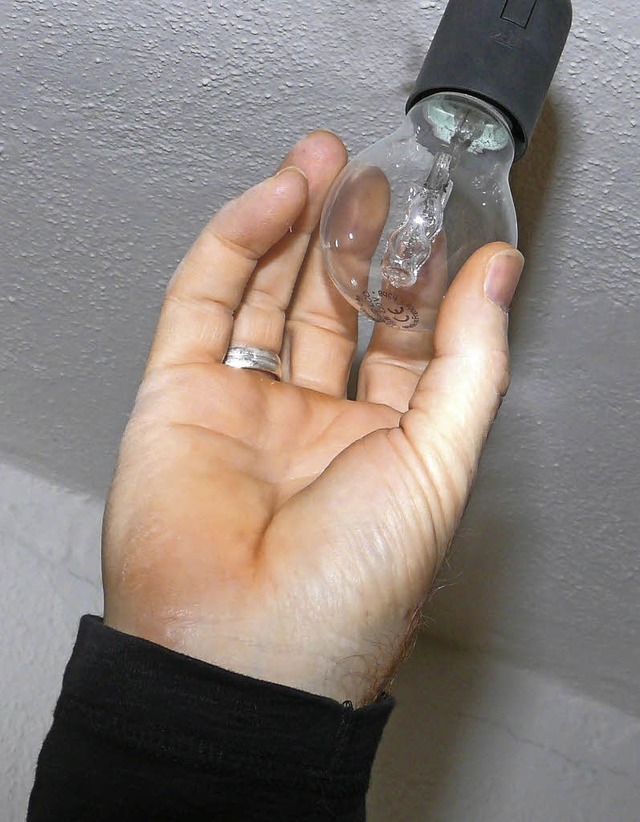 Immer mehr Glhbirnen werden gegen mod...und sparsame LED-Birnen ausgetauscht.   | Foto: Privat