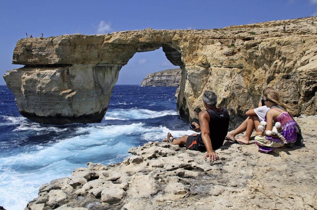 Beliebt bei Touristen: die Felsformati...storiker die schlafende Dame (links).   | Foto: Winfried Schumacher/Jan van der Crabben/Viewing Malta