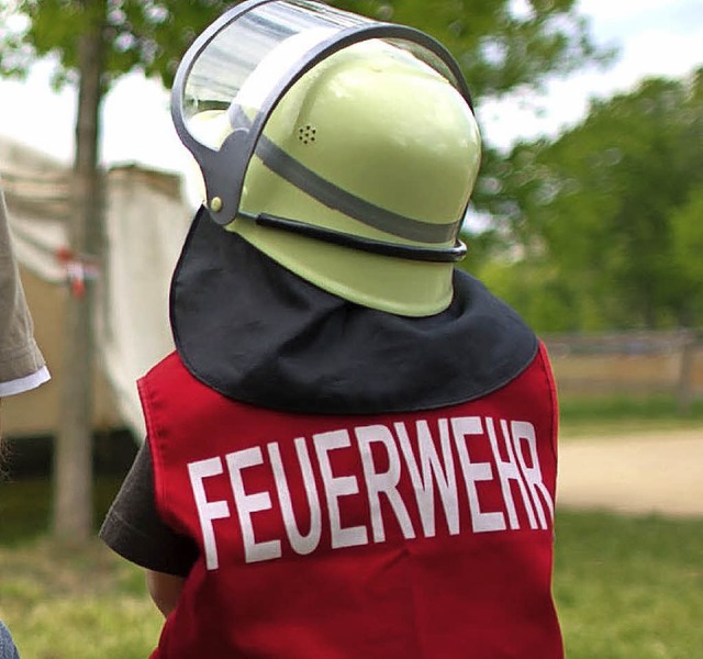 Alle Feuerwehren knnen Nachwuchs gut ... soll ihre Arbeit schmackhaft machen.   | Foto: Lbke/dpa