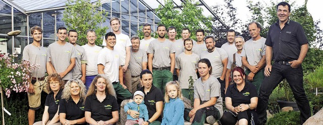 Neben Dienstleistungen im Garten- und ...Claudia Weber (vordere Reihe rechts).   | Foto: Lacher