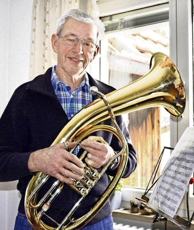 Seit er 13 Jahre alt war, gehrt das Tenorhorn zu Josef Barths Leben.  | Foto: Nikola Vogt