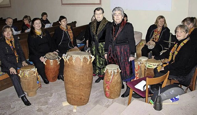 Schwarzwlder Tracht trifft Drums beim afrikanischen Gottesdienst in Freiamt.  | Foto: Privat