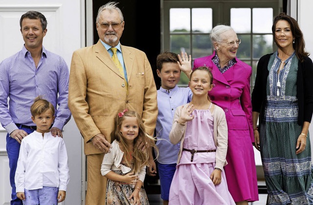 Eine (fast) normale Familie:  (v.l.) K...argrethe II. und Kronprinzessin Mary.   | Foto: DPA