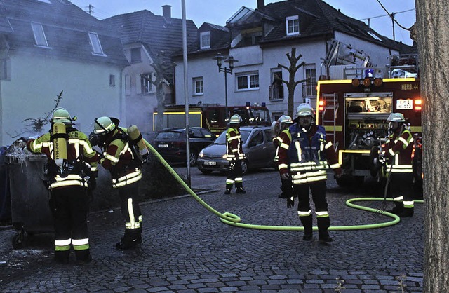 Schnell gelscht war der Containerbrand auf dem Marktplatz in Herbolzheim.  | Foto: Feuerwehr Herbolzheim
