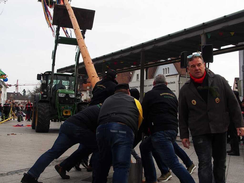 Am Sonntag um 13.33 Uhr setzt sich der groe Umzug mit ber 65 Gruppen und 3000 Hstrgern in Bewegung.