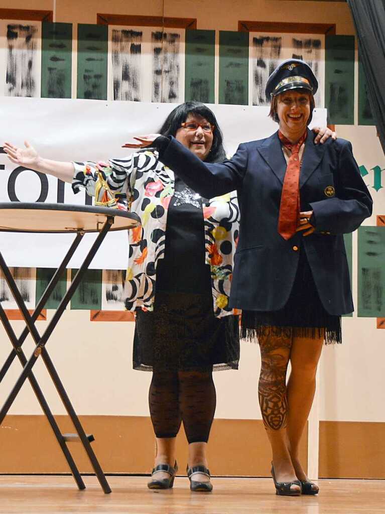 Christine Domschat-Trautwein (rechts) wurde schon von Marias alias Petra Probst fr den neuen Flugplatz in Dossenbach ausgestattet.