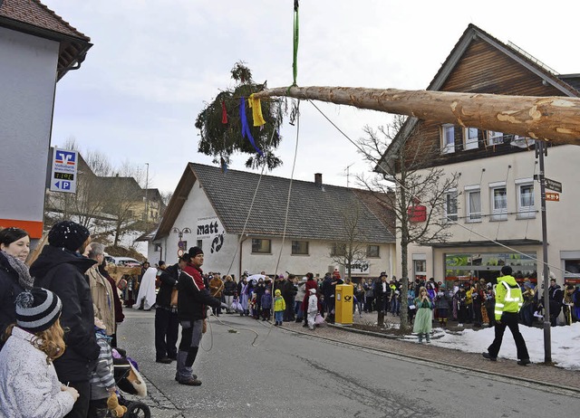 Hunderte Zuschauer sumten beim Stllf...h die Lttguuger aus Winikon/Schweiz.   | Foto: Sandhya Hasswani