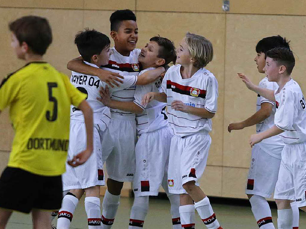 Freude bei den Nachwuckskickern von Bayer 04 Leverkusen: Im U-10-Viertelfinale gelang ein 2:1-Erfolg gegen Borussia Dortmund.