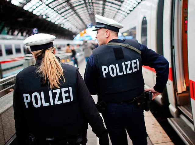 Baden-wrttembergische Polizisten soll...Freizeit kostenlos Bahn fahren knnen.  | Foto: DPA