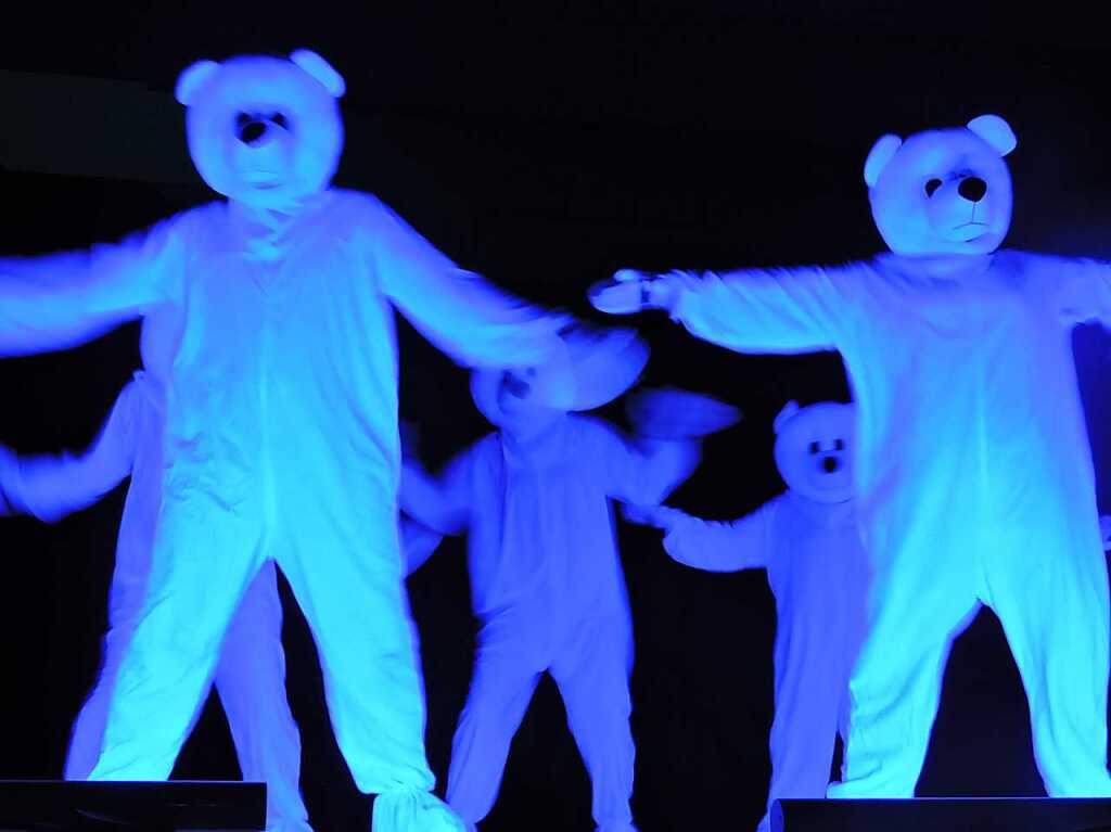 Impressionen vom Jubilumszunftabend: Feuerteufelballett als Eisbren im Schwarzlicht