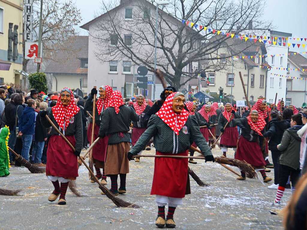 Impressionen vom Jubilumsumzug am Sonntag: Burghexen Waldkirch