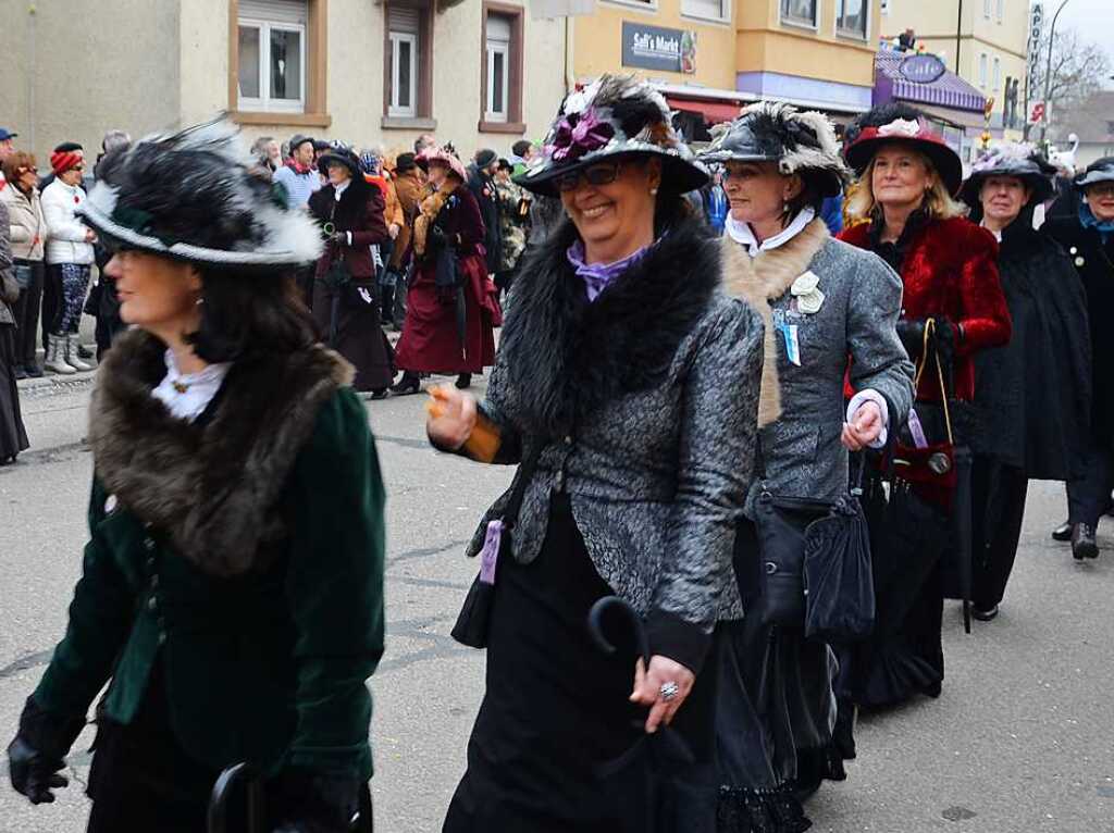 Impressionen vom Jubilumsumzug am Sonntag: Alte Jungfern der Krakeelia Waldkirch