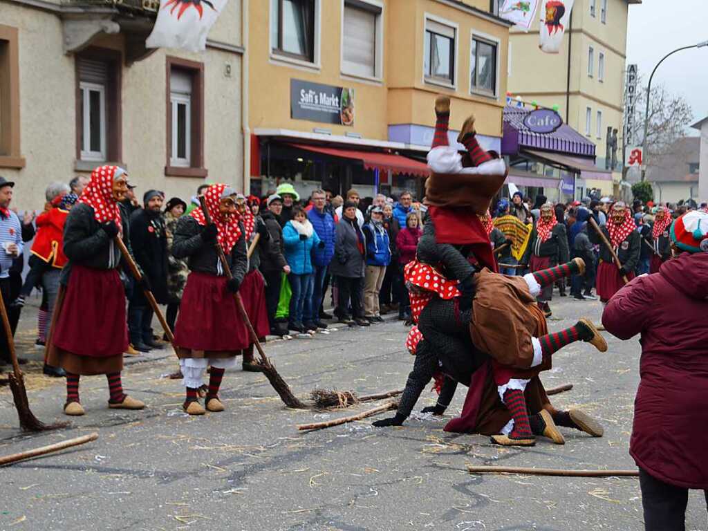 Impressionen vom Jubilumsumzug am Sonntag: Burghexen Waldkirch