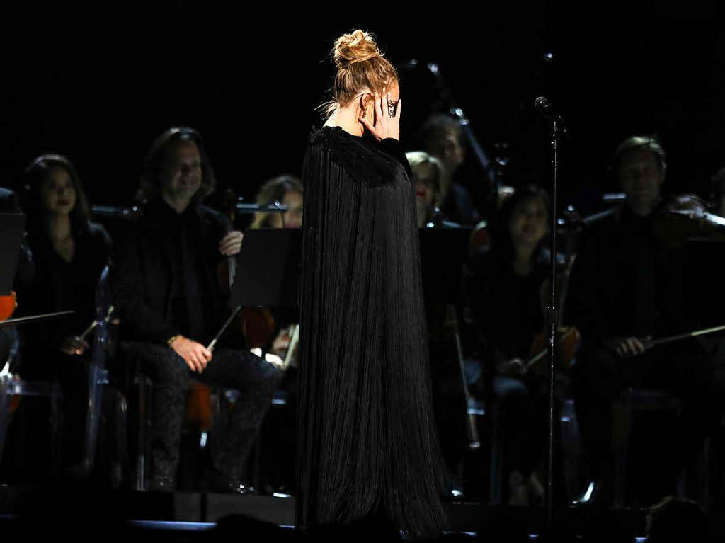 Adele  whrend einer Hommage fr den verstorbenen George Michael