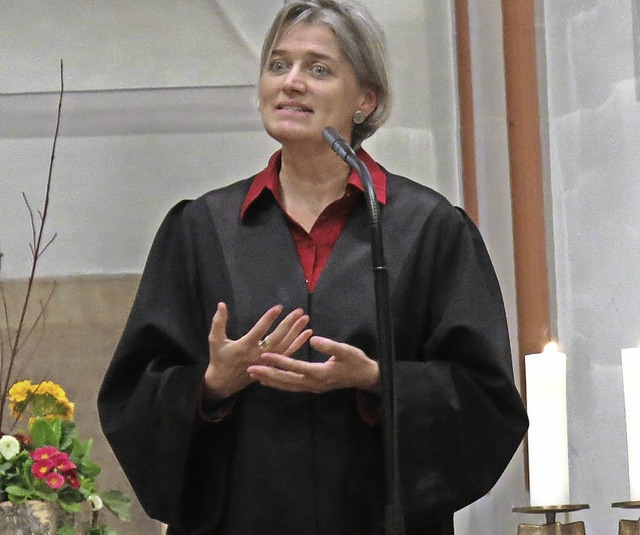 Pfarrerin Irene Leicht bei ihrer ersten Predigt beim Einfhrungsgottesdienst  | Foto: Georg Vo