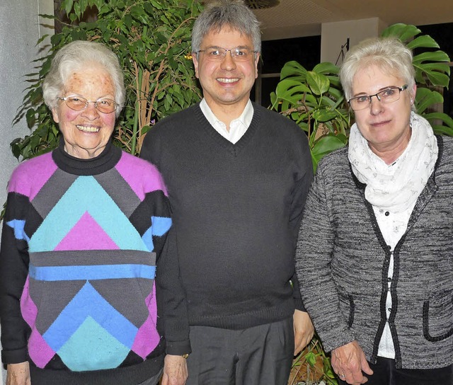 Gudrun Eckert (links) wurde fr ihre T...erchor seit 25 Jahren die Treue hlt.   | Foto: Monika Hofmeier